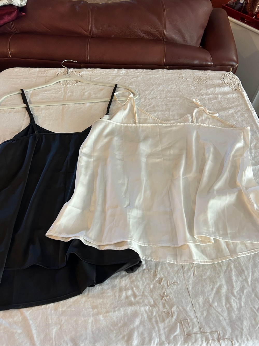 Ekattire Black and White Camisoles sz L
